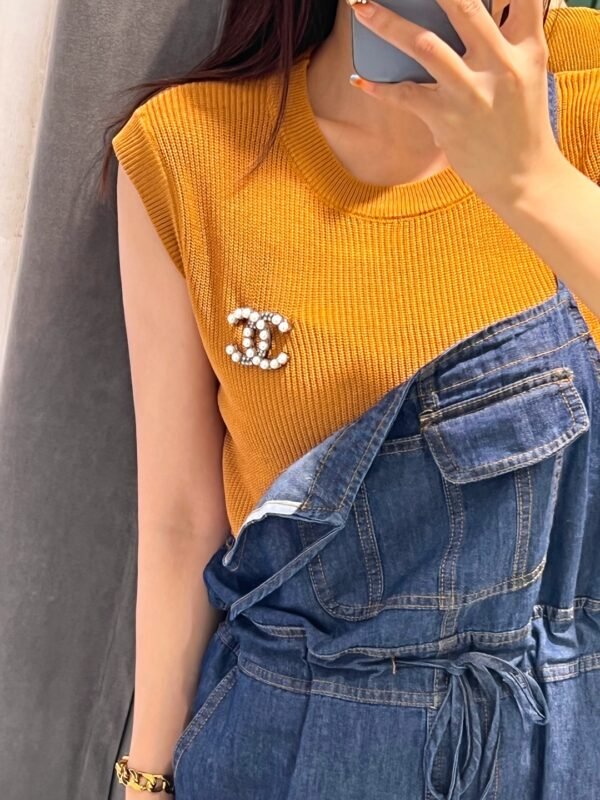 Double C pearl logo Brooch.JW01 - Image 9