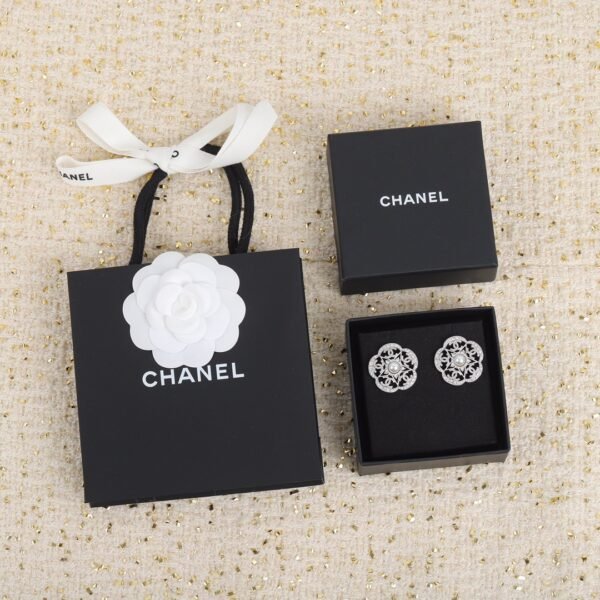 Latest Camellia series very heavy Swarovski pearls and diamond. JW01
