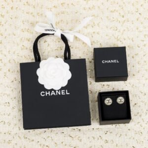 Classic double C super versatile Earrings.JW01