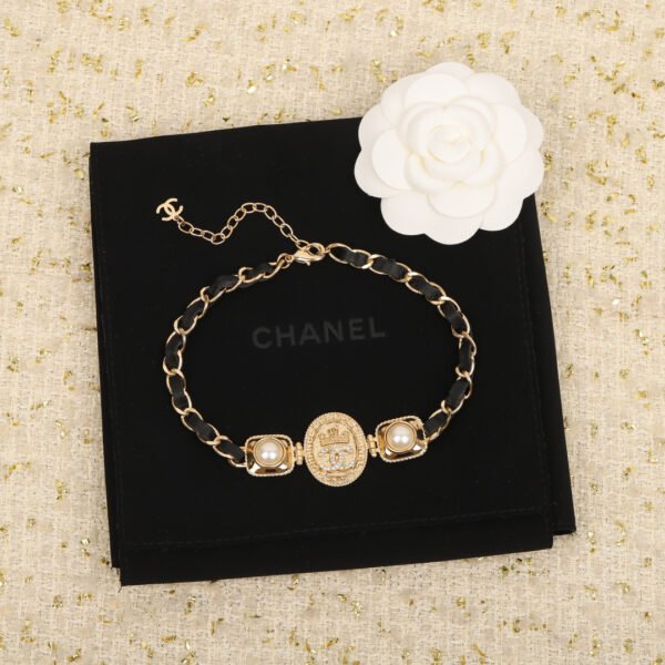 Handmade Lambskin Castle Choker.JW01