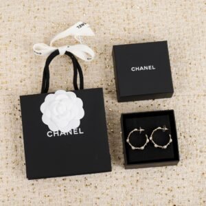 CC Black and White Swarovski Pearls Gold Tone Hoop Earrings.JW01