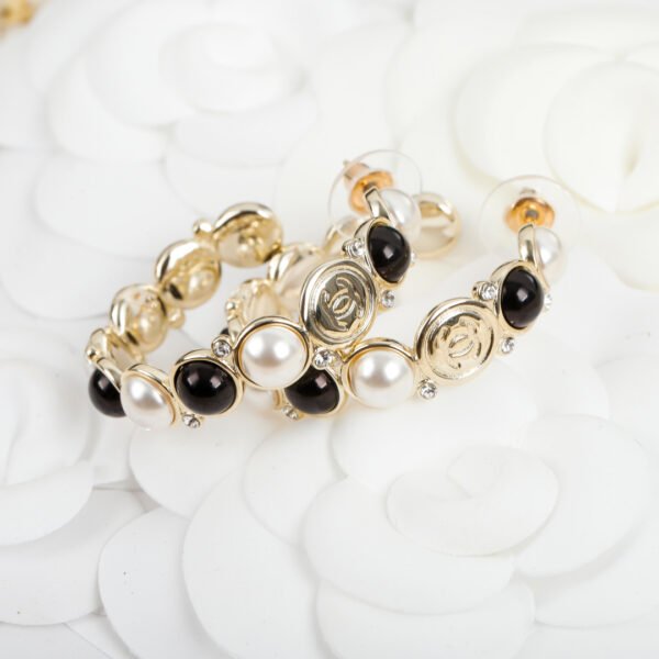 CC Black and White Swarovski Pearls Gold Tone Hoop Earrings.JW01 - Image 2
