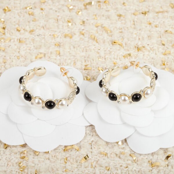 CC Black and White Swarovski Pearls Gold Tone Hoop Earrings.JW01 - Image 3
