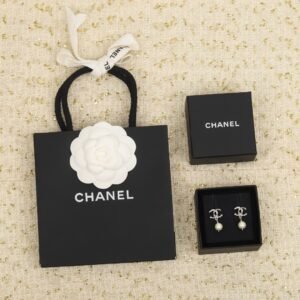 Small diamond pendant earrings.JW01