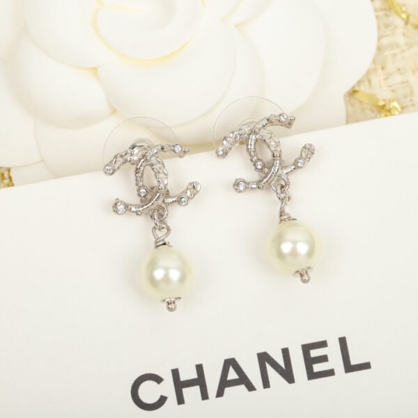 Small diamond pendant earrings.JW01 - Image 3
