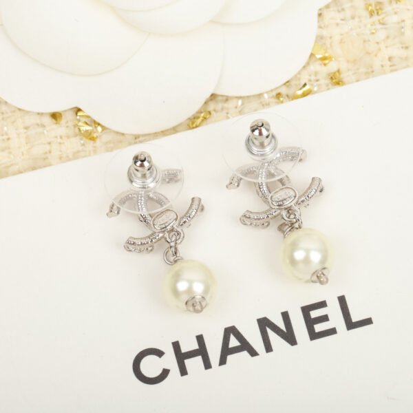 Small diamond pendant earrings.JW01 - Image 4