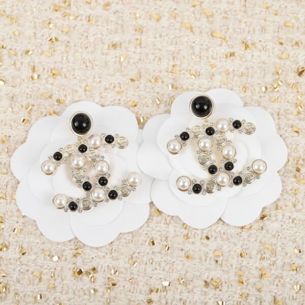 Snowflake shape Earrings swarovski half pearl and black agate.JW01 - Image 4
