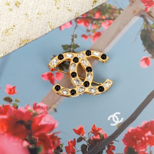 Oval diamond Brooch with classic double C.JW01 - Image 2