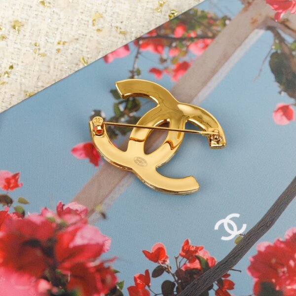 Oval diamond Brooch with classic double C.JW01 - Image 3