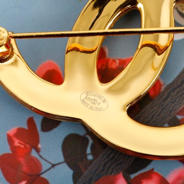 Oval diamond Brooch with classic double C.JW01 - Image 5
