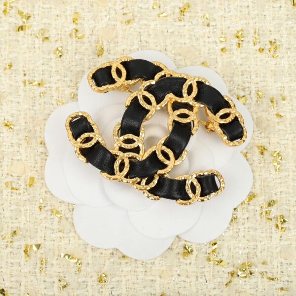 Classic Vintage design Lambskin in golden Brooch.JW01 - Image 4