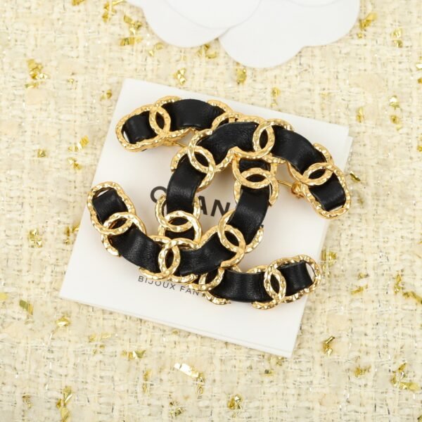 Classic Vintage design Lambskin in golden Brooch.JW01 - Image 5
