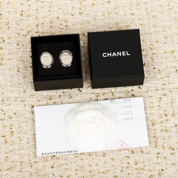 Silver mirror earrings White enamel double C .JW01