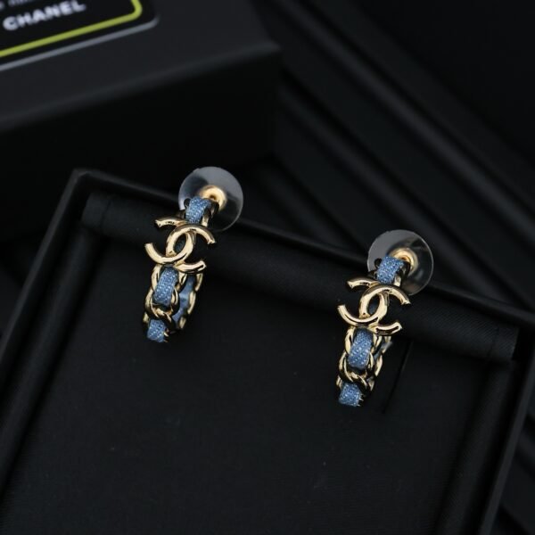 Classic Leather and Chain design, denim leather and metal chains. JW01 - Image 3