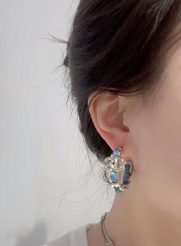 Classic Leather and Chain design, denim leather and metal chains. JW01 - Image 8
