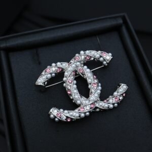 Classic Twisted pearl Brooch with Pink Diamonds.JW01