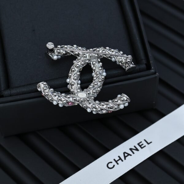 Classic Twisted pearl Brooch with Pink Diamonds.JW01 - Image 3