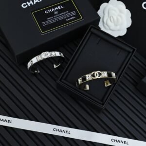 Black and White enamel square diamond bracelet.JW01