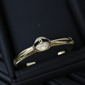 Retro Black and White enamel double C button gold Bracelet.JW01