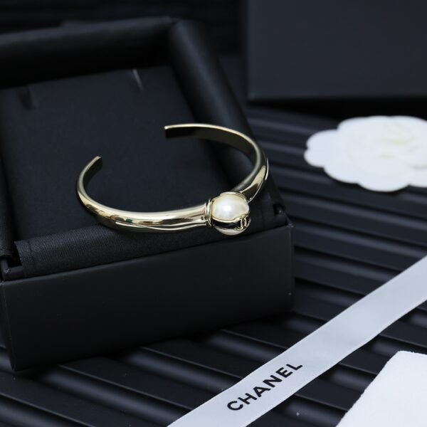 Retro Black and White enamel double C button gold Bracelet.JW01 - Image 6