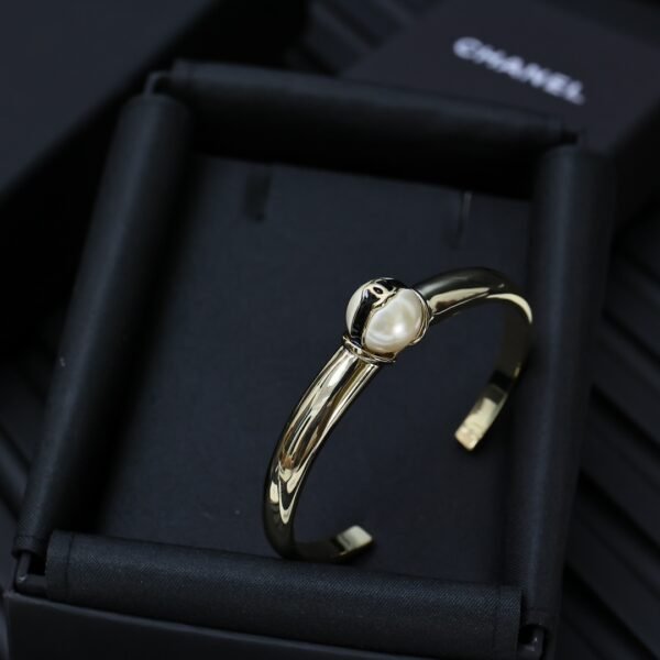 Retro Black and White enamel double C button gold Bracelet.JW01 - Image 7