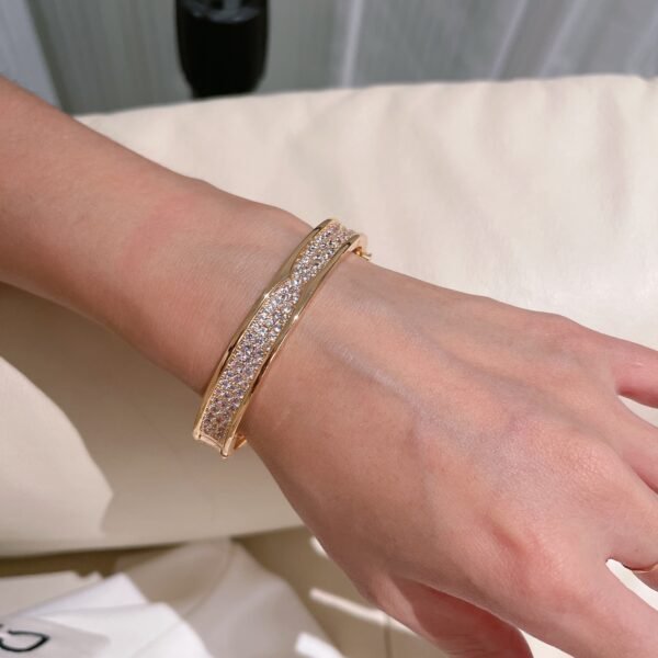 Brilliant-cut diamond that shine brightly, sub gold material electroplated with 18K gold.JW01 - Image 3