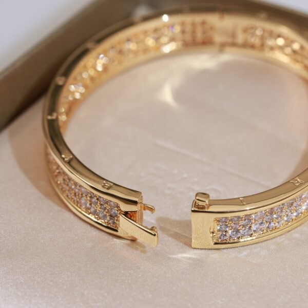 Brilliant-cut diamond that shine brightly, sub gold material electroplated with 18K gold.JW01 - Image 8