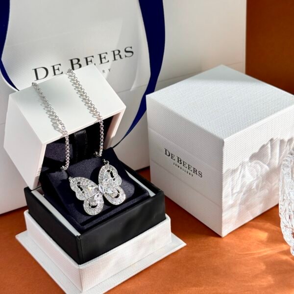Dazzling butterfly necklace brass material gold plated white gold necklace.JW01 - Image 2