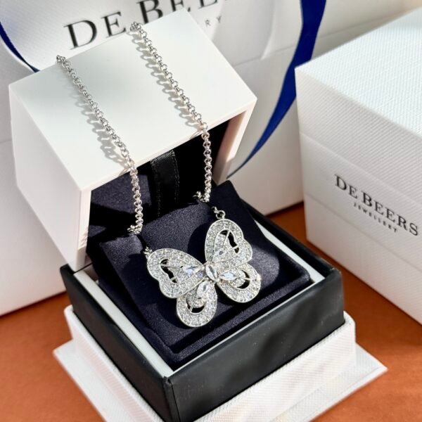 Dazzling butterfly necklace brass material gold plated white gold necklace.JW01