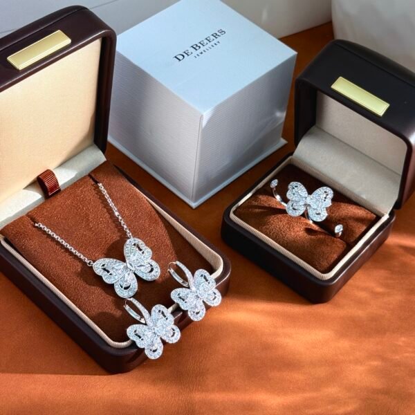Dazzling butterfly necklace brass material gold plated white gold necklace.JW01 - Image 8