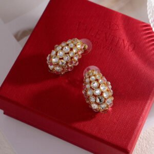 Retro style Diamonds infused in gold plated earrings.JW01