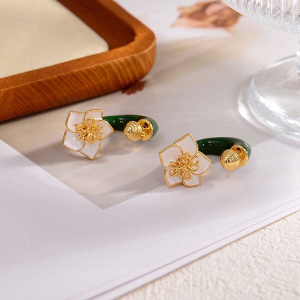 Traditional look flower earrings. JW01 - Image 5