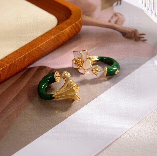 Traditional look flower earrings. JW01 - Image 6