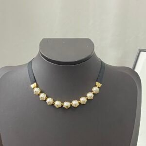 White Pearl Choker necklace one size.JW01
