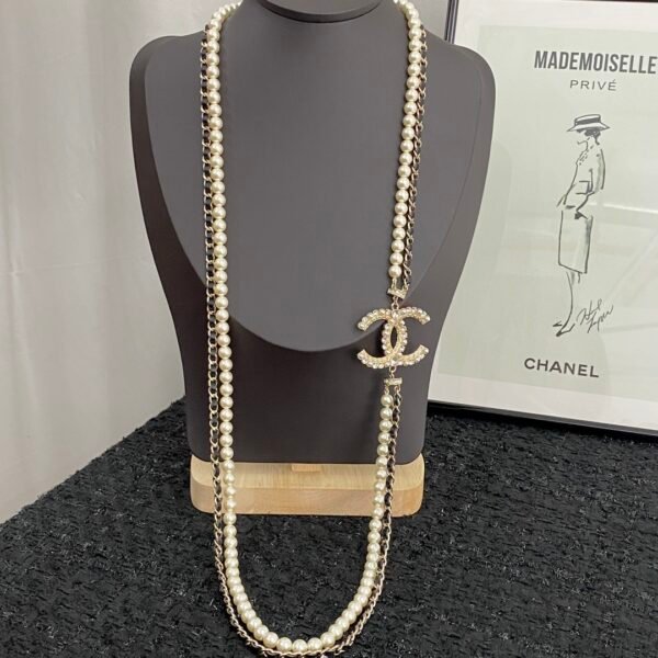 Rhinestone textured double C Black calfskin and pearls Sweater Necklace.JW01
