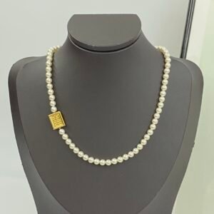 M!u M!u small square logo Pearl Necklace Adjustable length.JW01