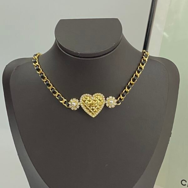 Gold Heart decorated with pearl flowers on both sides Leather Necklace.JW01