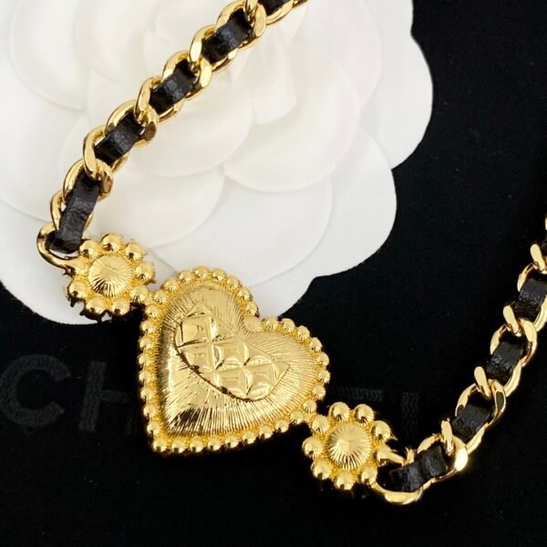 Gold Heart decorated with pearl flowers on both sides Leather Necklace.JW01 - Image 5