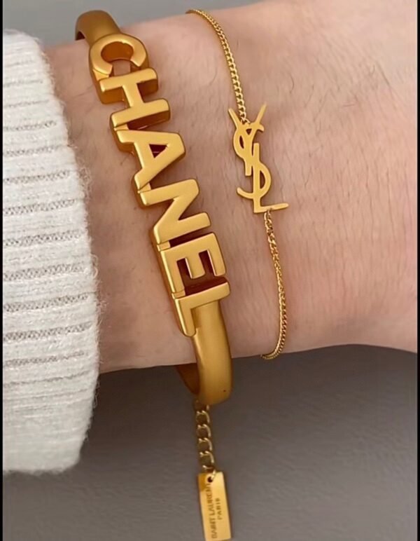 Golden Bracelet with Brand letter super elegant.JW01