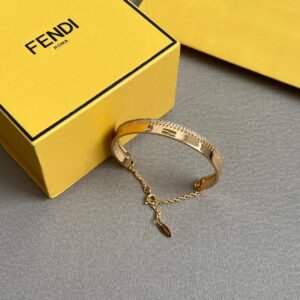 Golden solid Bracelet with adjustable chain. JW01