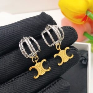 Ear hook silver Pendant CC logo in gold Earrings.JW01