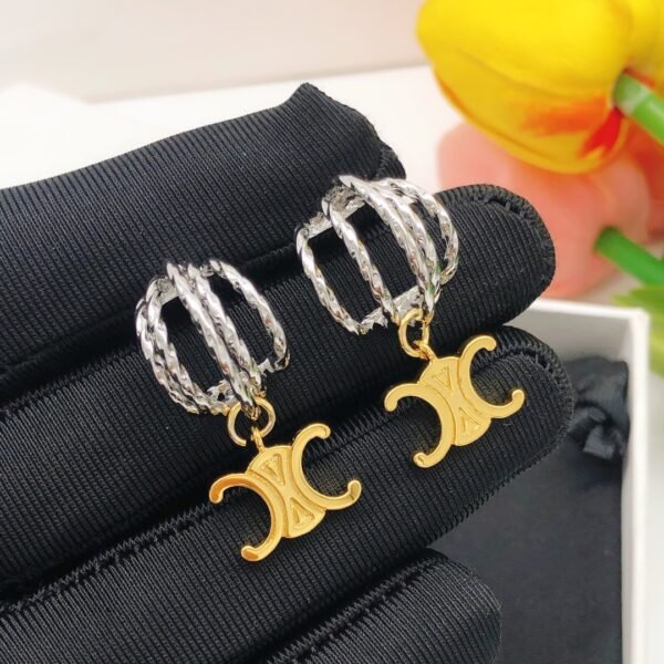 Ear hook silver Pendant CC logo in gold Earrings.JW01