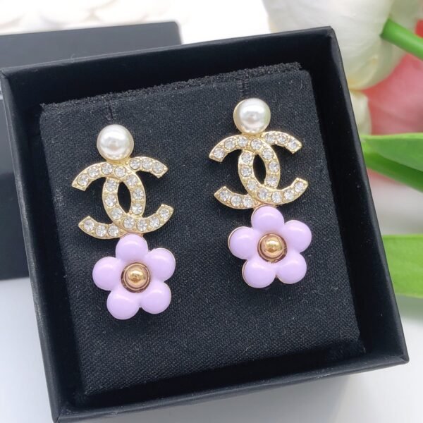 Pink flower Earrings with golden CC logo pearl and diamonds.JW01