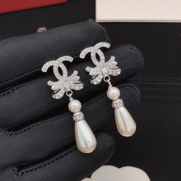 Latest Bow Earrings Silver CC logo with diamonds .JW01 - Image 6