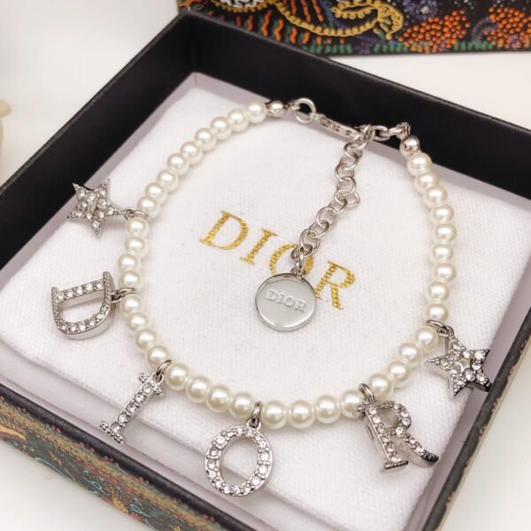 Latest silver pearl letter bracelet ZP Brass material. JW01