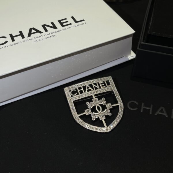 Classic Shield rhinestone Brooch. JW01 - Image 6