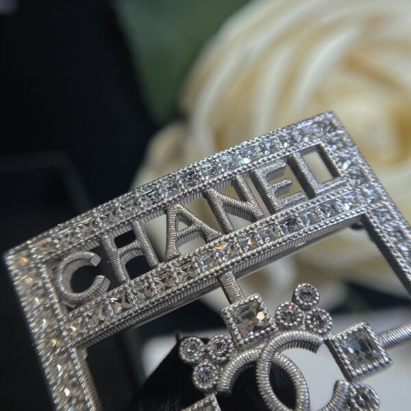 Classic Shield rhinestone Brooch. JW01 - Image 7