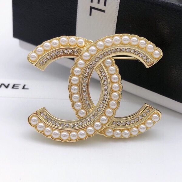 Rice Bead Diamond Brooch .JW01