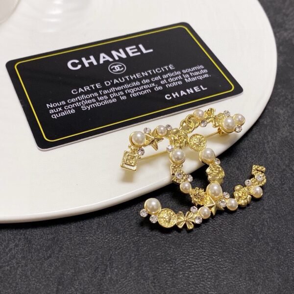 CC Brooch with pearls and diamonds .JW01 - Image 4