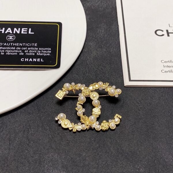 CC Brooch with pearls and diamonds .JW01 - Image 6